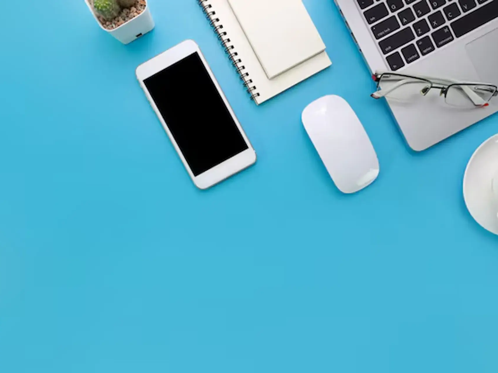 Imagem de fundo da categoria de brindes de informática personalizados para empresas da LCM Brindes.
