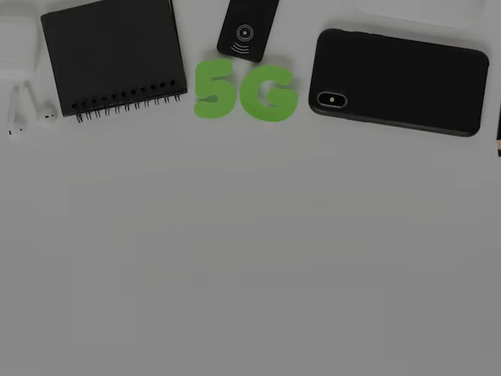 Imagem de fundo da categoria de acessórios para celular personalizados para brindes corporativos da LCM Brindes.