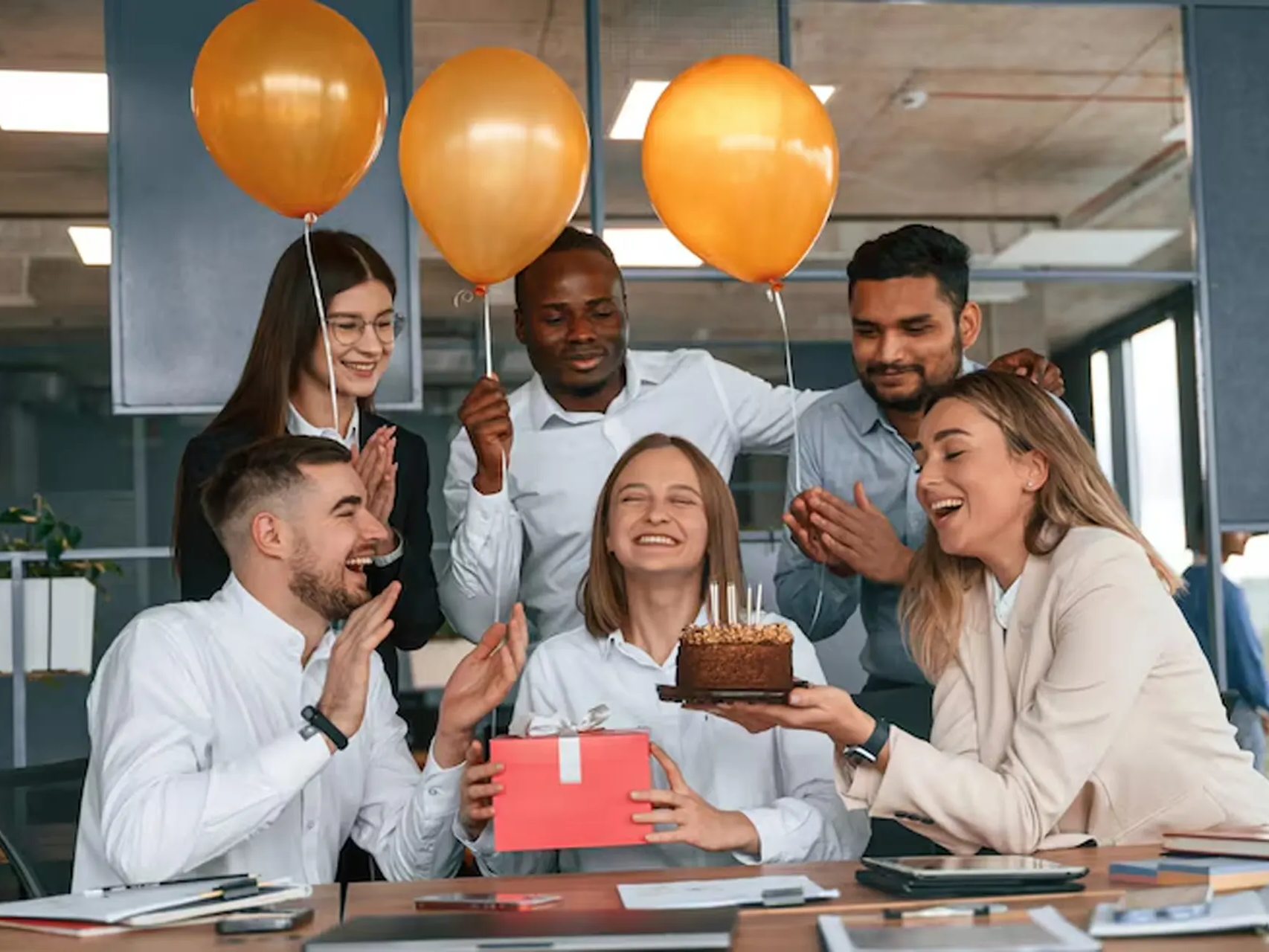 Brindes personalizados para reconhecimento de tempo de empresa e valorização de colaboradores com presentes corporativos da LCM Brindes
