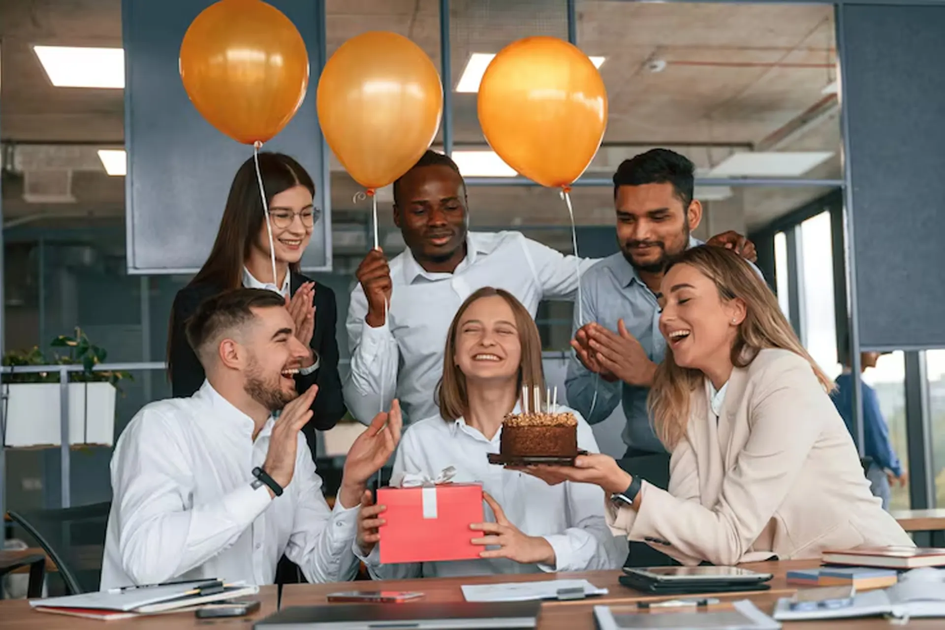 Brindes personalizados para reconhecimento de tempo de empresa e valoriza&ccedil;&atilde;o de colaboradores com presentes corporativos da LCM Brindes