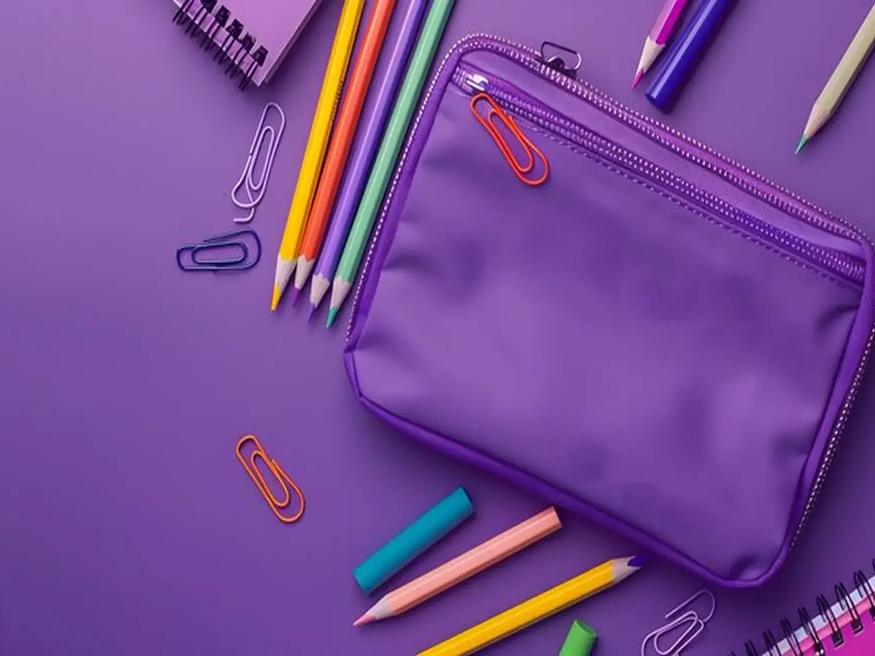 Imagem de fundo da categoria de necessaires personalizadas para brindes corporativos da LCM Brindes.